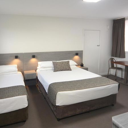Bridge Hotel Smithton Room photo