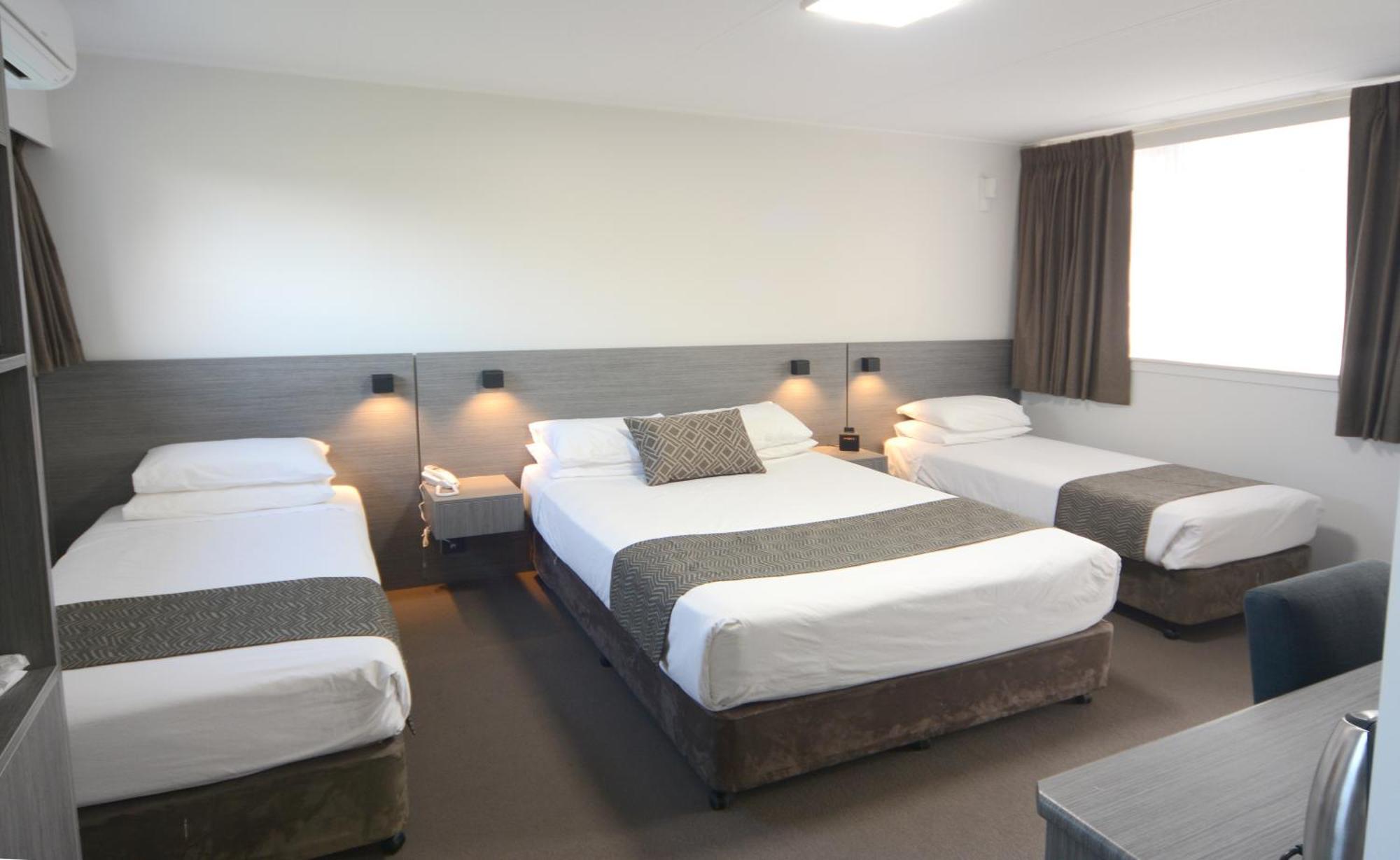 Bridge Hotel Smithton Room photo